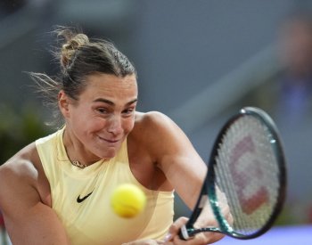 Ve finále turnaje v Madridu se znovu střetnou Šwiateková se Sabalenkovou