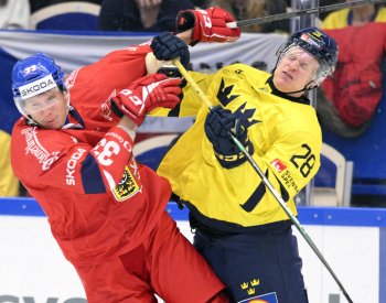 Hokejisté se pokusí proti Švédům odčinit úvodní porážku s Finskem