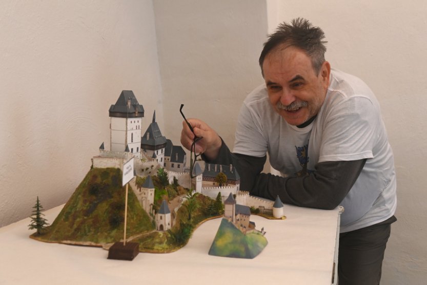 Hrad Šternberk hostí výstavu modelů zámků a hradů z filmů a pohádek