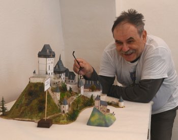 Hrad Šternberk hostí výstavu modelů zámků a hradů z filmů a pohádek