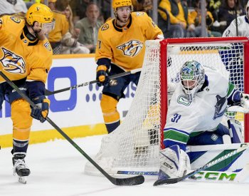 Vancouver postoupil do druhého kola play off NHL, Vegas si vynutil sedmý zápas