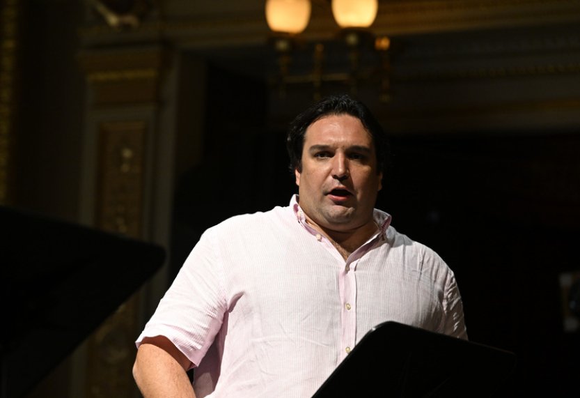 Po rockerech z Kabátu zazpívá na hokejovém šampionátu operní pěvec Plachetka