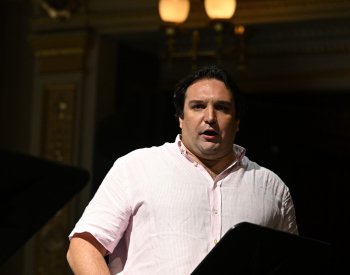 Po rockerech z Kabátu zazpívá na hokejovém šampionátu operní pěvec Plachetka