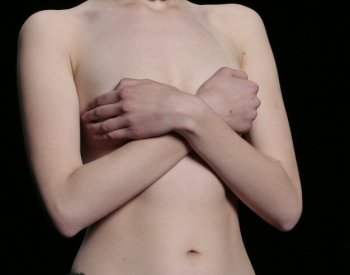 CNN: Touha, mateřství či vzdor - benátská výstava zobrazuje prsa ze všech úhlů