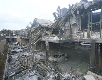 Do havajského města se po požáru vrací obyvatelé, nachází zkázu