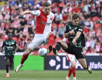 Slavia rozdrtila Ostravu 5:0 a na lídra ligy Spartu ztrácí bod