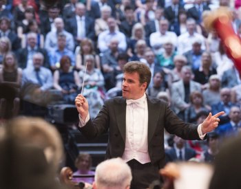 Pražské jaro zahájí Berlínští filharmonici, Hrůša povede špičkové operní sólisty