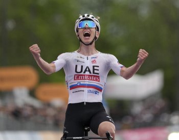 Pogačar se po vítězství v 2. etapě Gira oblékl do růžového, Hirt je celkově osmý