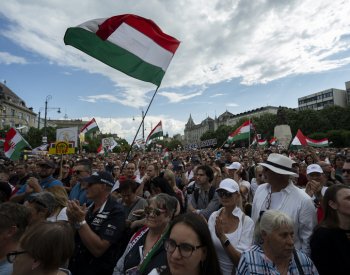 Tisíce Maďarů v Debrecínu protestovaly proti vládě