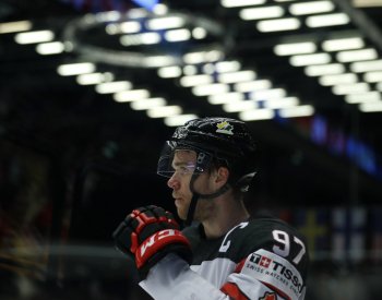 Nejužitečnějším hráčem NHL bude obhájce McDavid, Kučerov, nebo MacKinnon