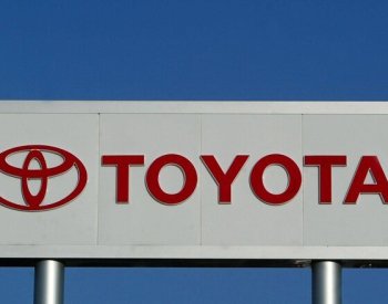 Japonská automobilka Toyota zvýšila celoroční tržby i zisk na rekord