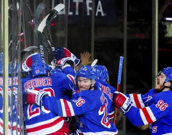 Rangers porazili Carolinu gólem z 88. minuty, Colorado otočilo z 0:3