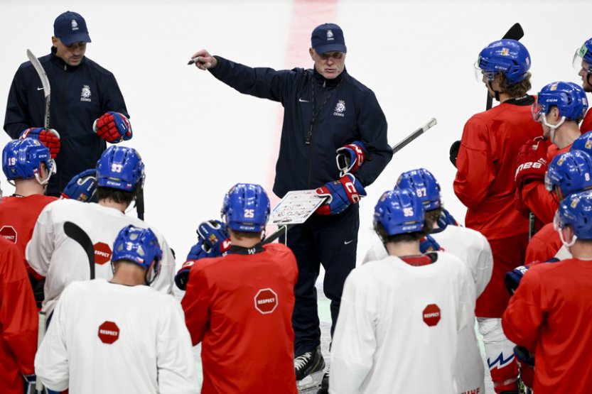 Ve čtvrtek po příjezdu Kämpfa opustí hokejisty před MS jeden útočník