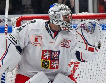 Mrázek má další masku do velké sbírky, jsou na ní legendy Hašek, Holeček a Modrý