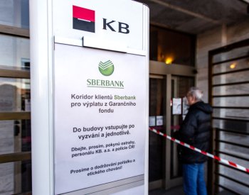 Soud prodloužil výplatu věřitelů zkrachovalé Sberbank CZ o dalších 30 dní