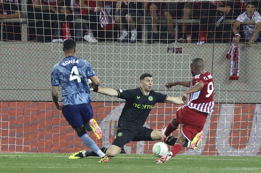 Olympiakos vyřadil Aston Villu a ve finále Konferenční ligy vyzve Fiorentinu