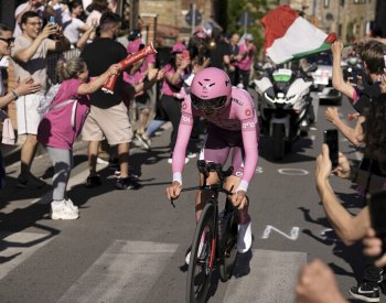 Pogačar ovládl na Giru první časovku a upevnil si vedení