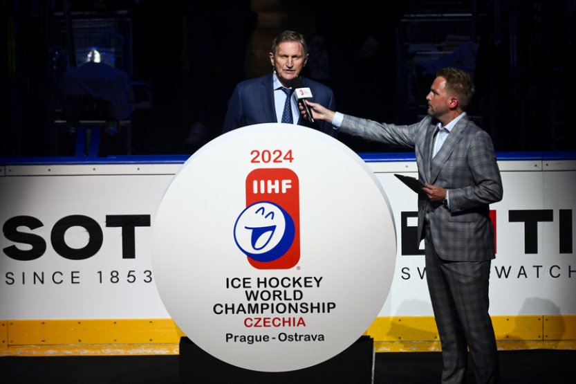 Diváci si užili zahájení MS, tleskali Jágrovi, šéfa svazu Hadamczika vypískali