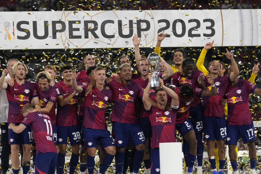 Olmo hattrickem zajistil Lipsku německý Superpohár, Bayernu nepomohl ani Kane