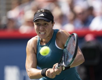 Pegulaová postoupila v Montrealu přes jedničku Šwiatekovou do finále