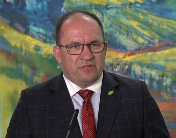 Výborný: Pěstitelům bez pojištění bude stát krátit kompenzace o polovinu