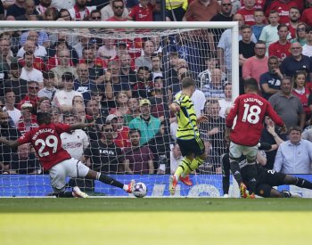 Arsenal porazil Manchester United 1:0 a znovu vede anglickou ligu o bod