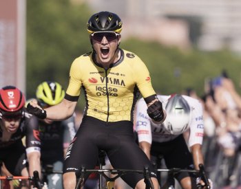 Kooij si dospurtoval pro první triumf na Giru, Narváeze dojel peloton před cílem