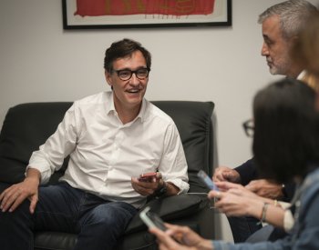 Volby do katalánského parlamentu po sečtení téměř všech hlasů vyhráli socialisté