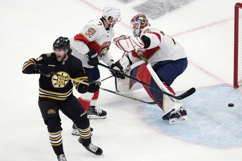 Pastrňákův gól k výhře nestačil, Boston je v play off NHL na hraně vyřazení