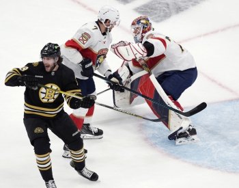 Pastrňákův gól k výhře nestačil, Boston je v play off NHL na hraně vyřazení