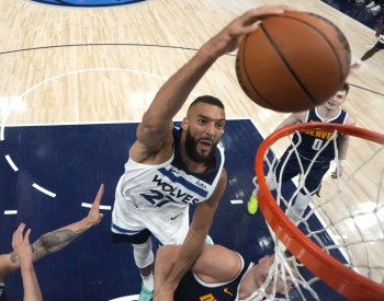 Basketbalisté mistrovského Denveru a Indiany srovnali série play off NBA