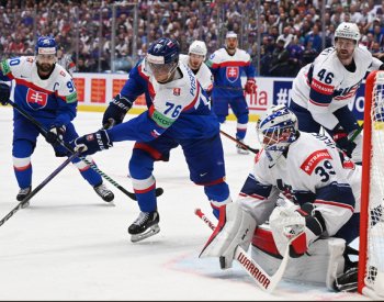 Slováci ztratili na MS třígólové vedení, hokejisty USA porazili v prodloužení