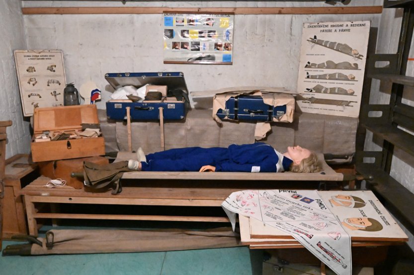 Filozofická fakulta v Brně zpřístupní protiletecký kryt s původním vybavením