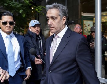 Trump schválil platbu za mlčení pornoherečce, řekl klíčový svědek Cohen