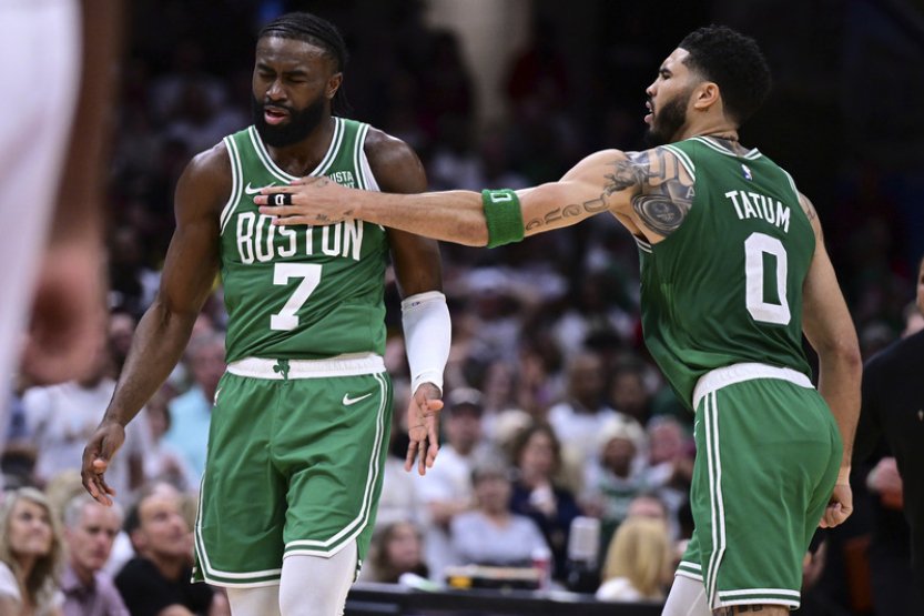 Boston je krok od postupu do semifinále NBA, Oklahoma srovnala sérii s Dallasem