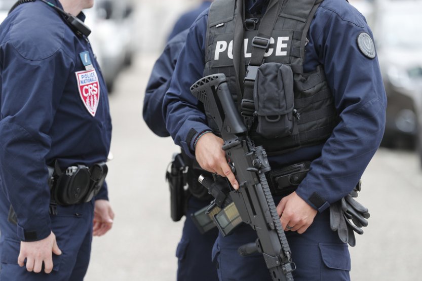 Při útoku na vězeňskou dodávku ve Francii zahynuli dva dozorci, vězeň uprchl