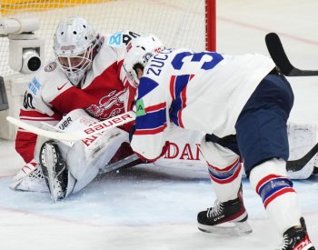 Norští hokejisté zdolali Dánsko a poprvé na MS v Praze bodovali