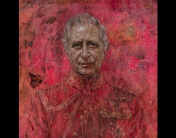 Buckinghamský palác odhalil první portrét Karla III. od loňské korunovace