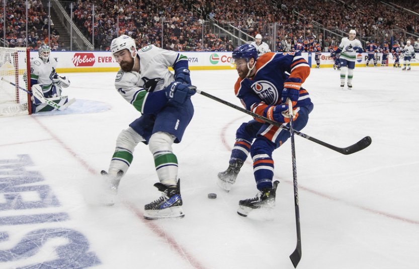 Boston odvrátil v NHL první hrozbu vyřazení, Edmonton rozhodl v poslední minutě
