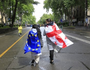 EU i NATO vyzývají Gruzii ke stažení zákona o zahraničních agentech