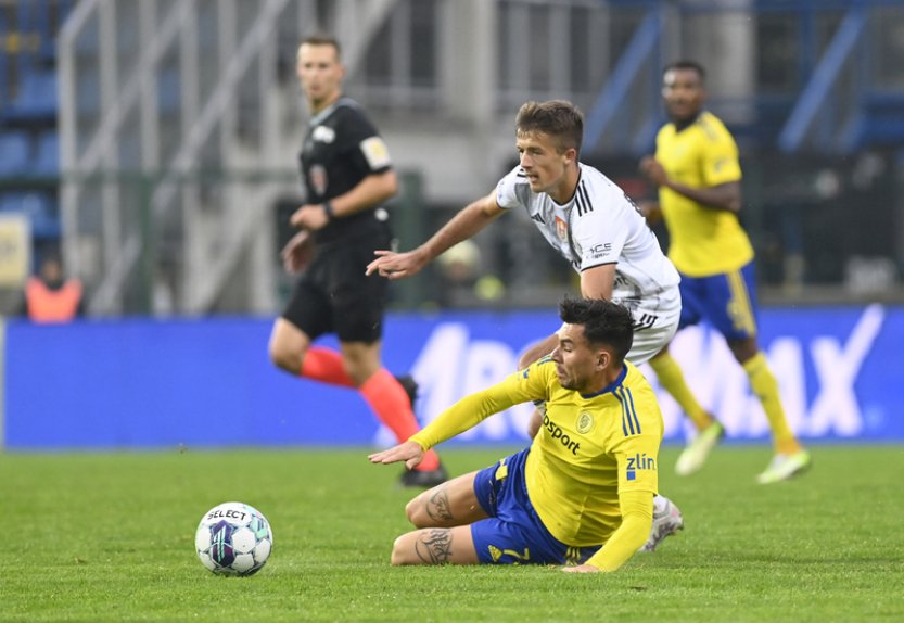 Poslední Zlín hostí ve fotbalové lize Budějovice, Karviná hraje na Bohemians