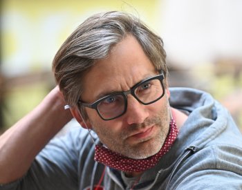 Jiří Havelka ve filmu Zahradníkův rok hlavní roli svěřil Oldřichu Kaiserovi