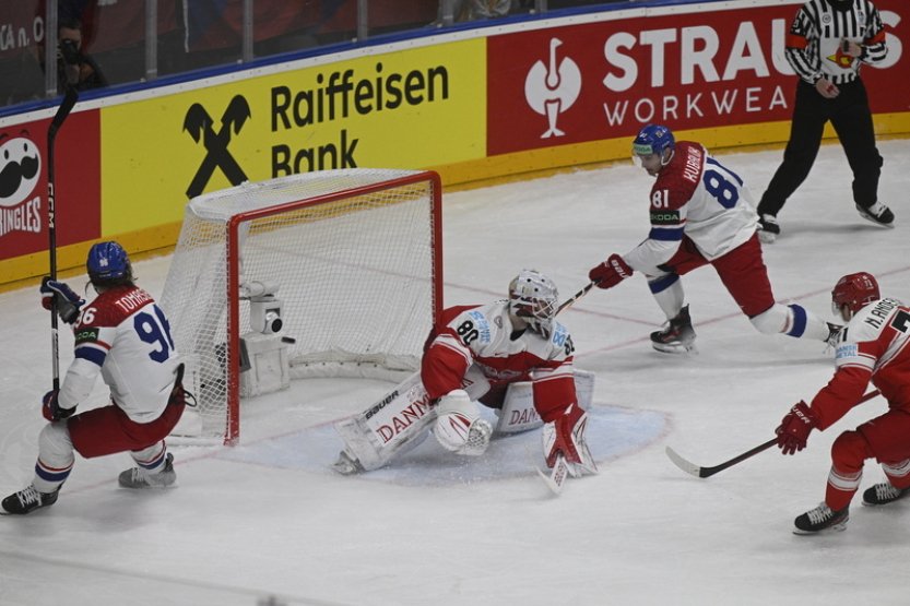 Kubalíkovi se po prvním gólu na MS ulevilo, smekl před Tomáškovou přihrávkou