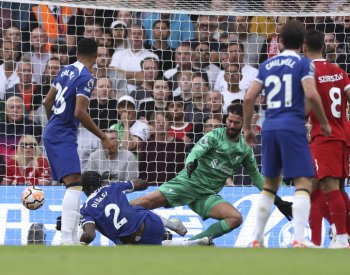 Obměněná Chelsea remizovala na úvod anglické ligy s Liverpoolem