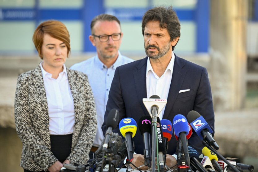 Zdravotní stav operovaného Fica je stabilizovaný, ale vážný