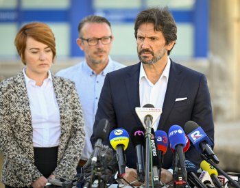 Zdravotní stav operovaného Fica je stabilizovaný, ale vážný