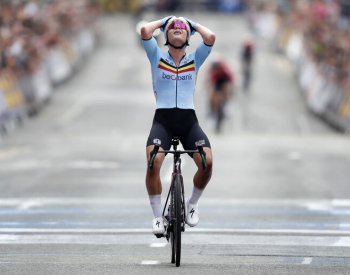 Kopecká vyhrála na MS poprvé silniční závod a získala v Glasgow třetí zlato