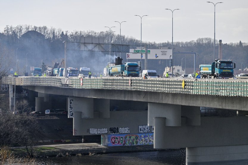 Silničáři nedokončí v původním termínu opravu Barrandovského mostu