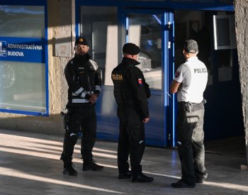 Někteří ze svědků atentátu na premiéra Fica se vrátili na místo střelby