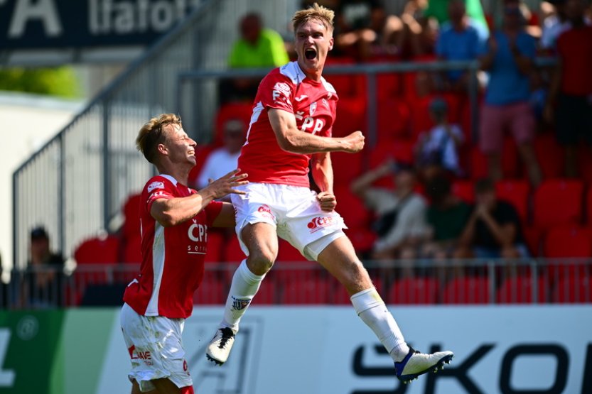 Fotbalisté Pardubic zdolali doma Karvinou 2:1 a poprvé v ligové sezoně vyhráli
